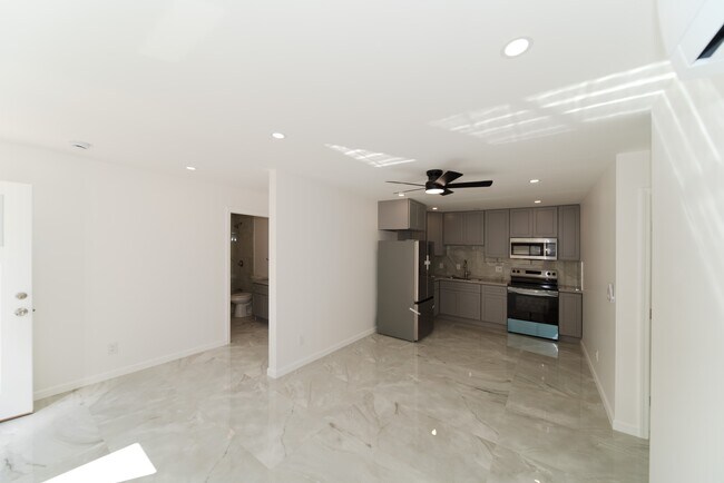 Building Photo - 355 Hoomalu St
