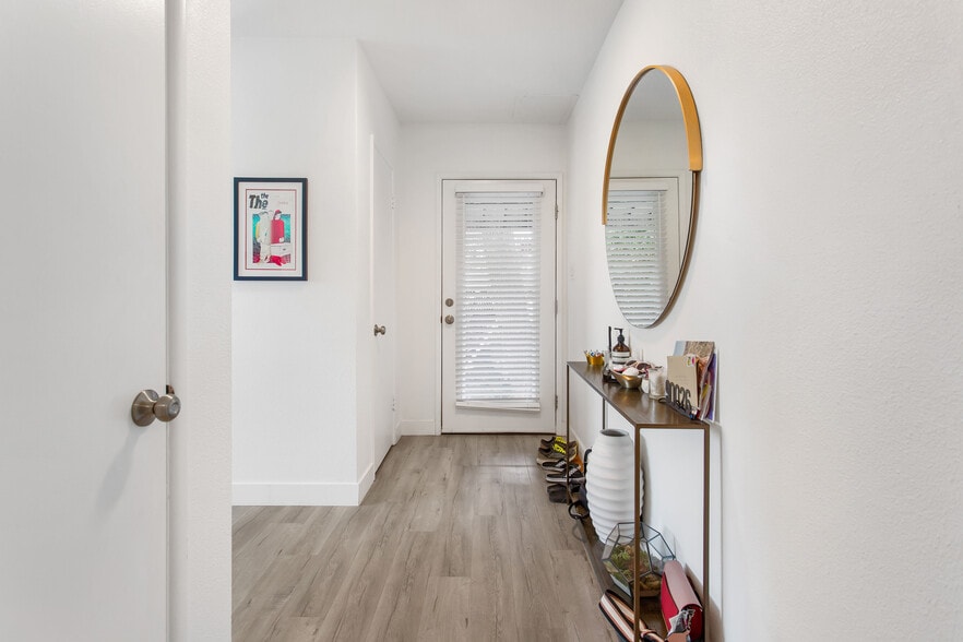 Entry - 1724 Rotary Dr