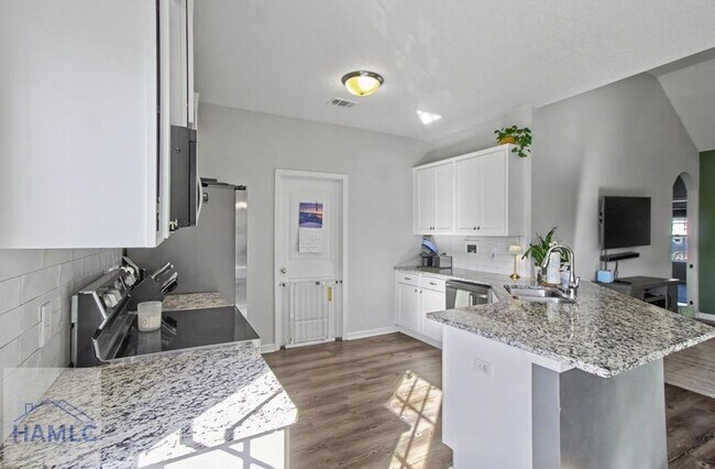 Building Photo - 158 Courage Wy