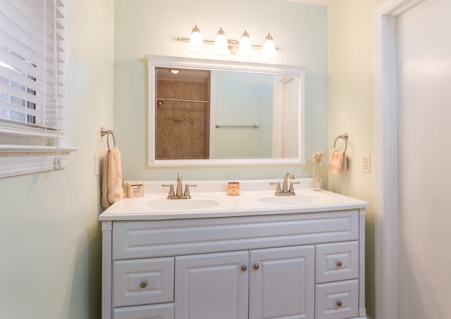 Building Photo - 30 Carson Dr