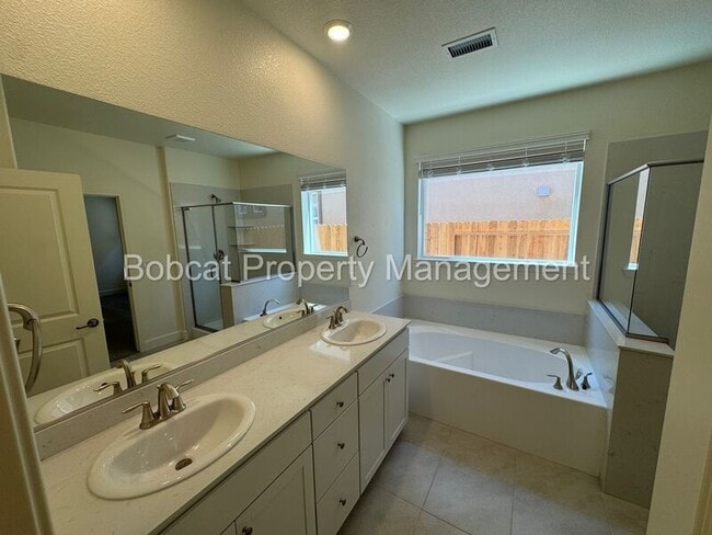 Building Photo - 1484 W Sunset Way