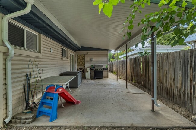 Building Photo - 1517 S 700 W