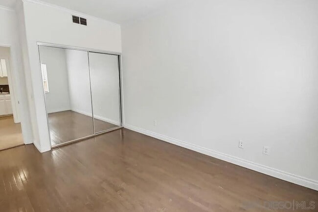 Building Photo - 1100 Corrales Ln