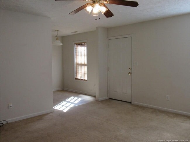Building Photo - 304 Kingdom Estate Dr