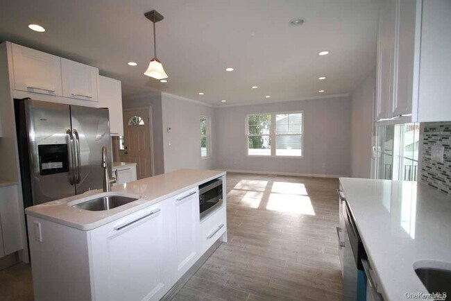 Building Photo - 41 Mohegan Ave