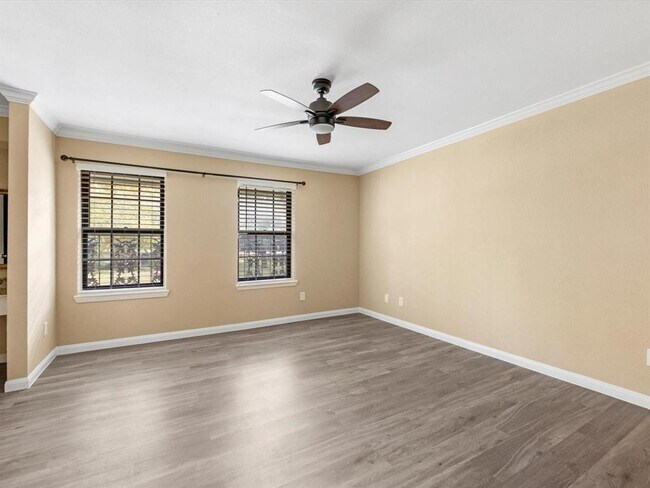 Building Photo - 10305 Briar Forest Dr
