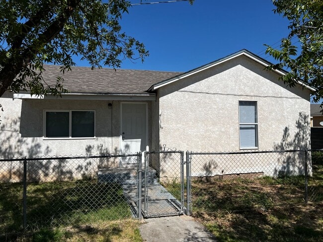 Building Photo - 3 bed 1 bath