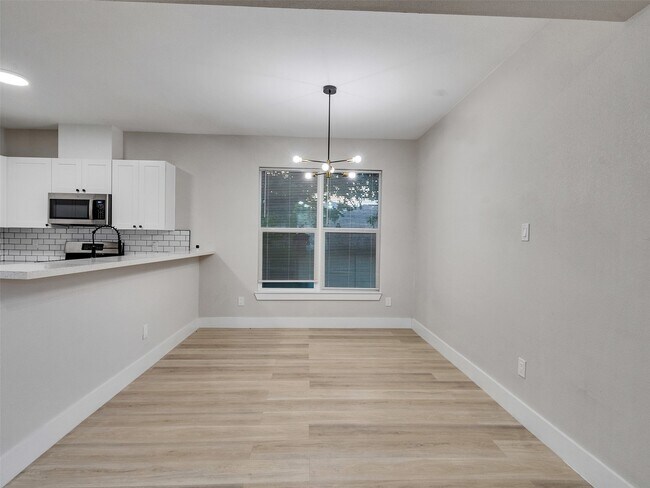 Building Photo - 819 E 40th St