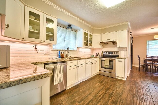 Building Photo - 5506 Dumfries Dr