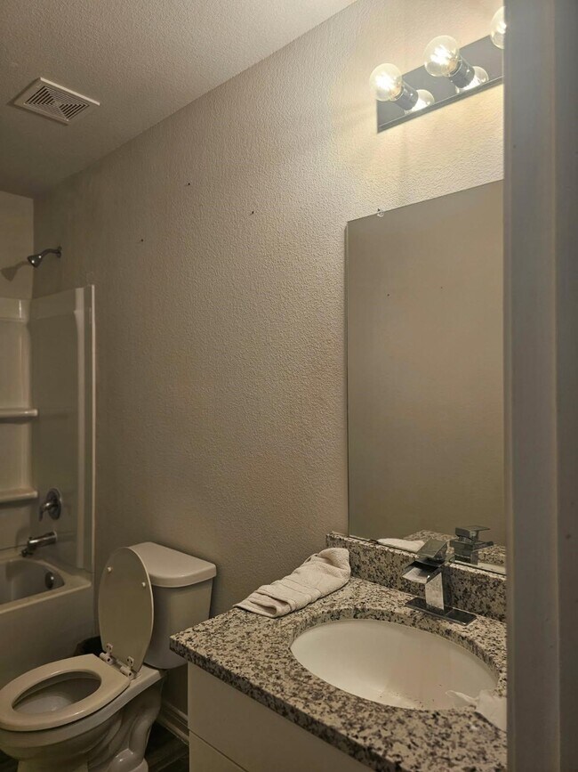 Building Photo - 1010 Cedar Point Dr