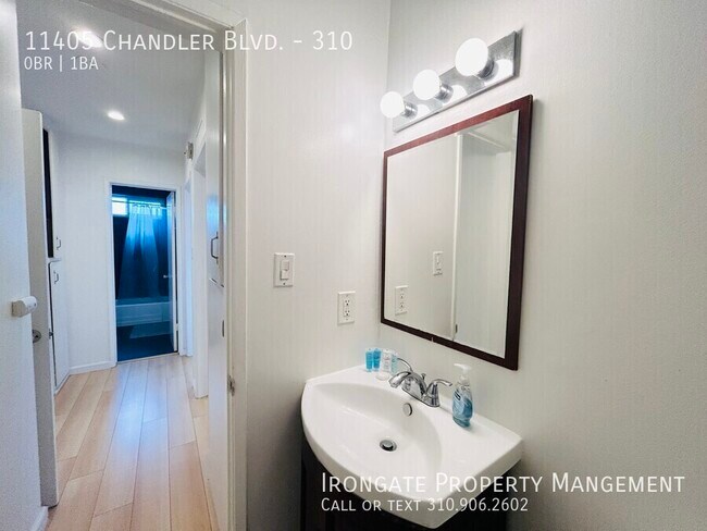 Building Photo - 11405 Chandler Blvd