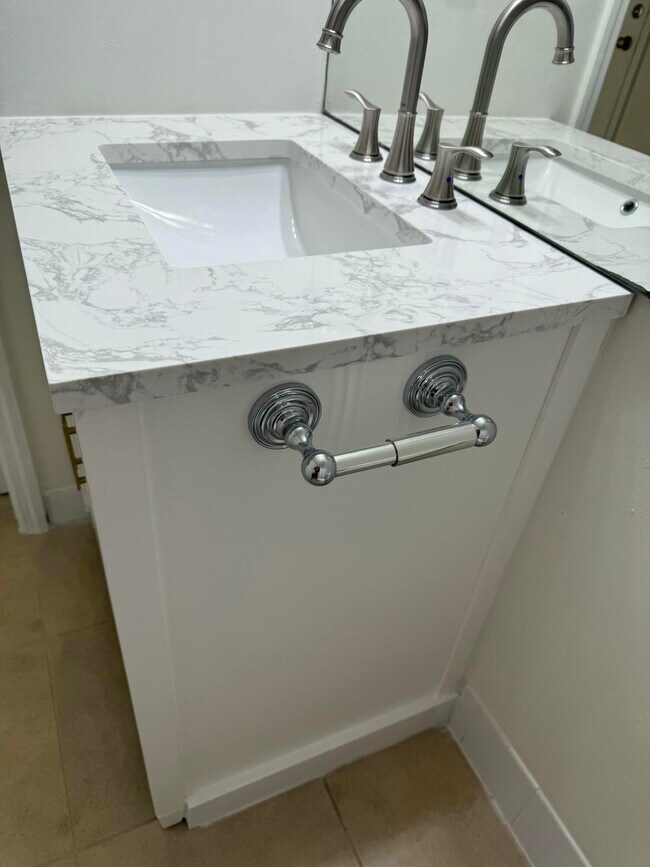 Building Photo - 2080 Greenview Shores Blvd