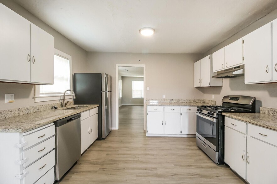 Building Photo - 1420 NW 94th St