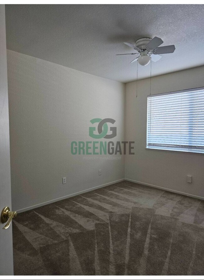Building Photo - MOVE-IN SPECIAL $500 off first month!! Bea...