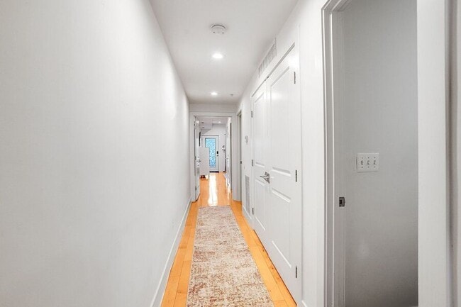 Building Photo - 816 Kennedy St NW