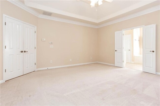 Building Photo - 3206 Windsor Lake Dr NE