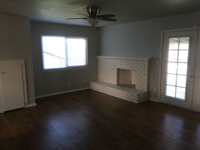 Building Photo - South Redding 2-Story Home, located in cul-de-sac