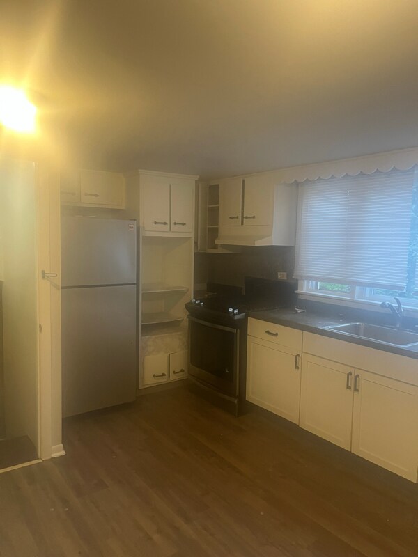 Building Photo - 556 W 115th St