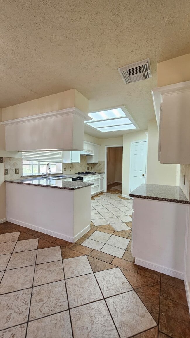 Building Photo - 14819 Knightsway Dr