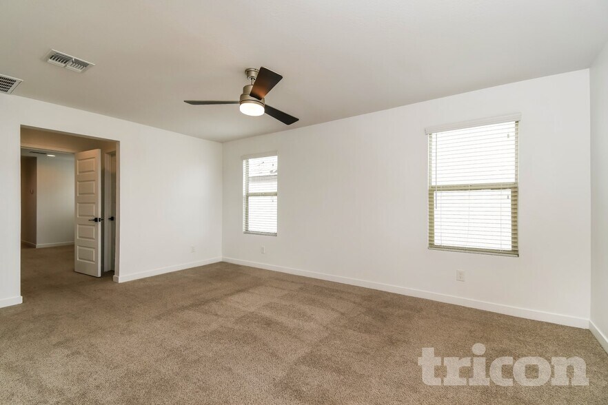 Building Photo - 9322 E Strobe Ave