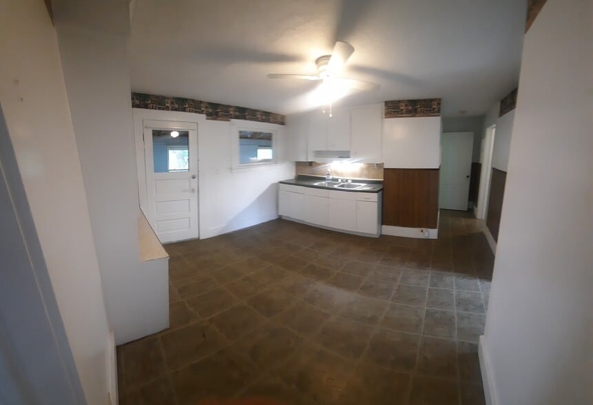 Kitchen - 538 E Main St