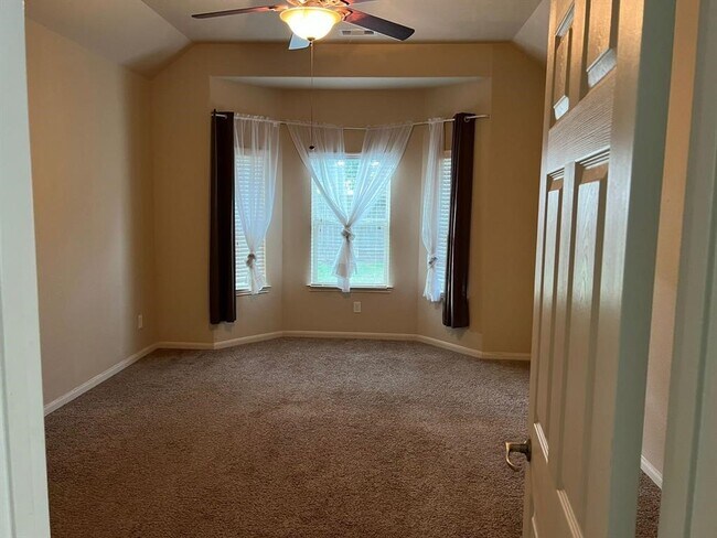 Building Photo - 2203 Oak Rise Dr