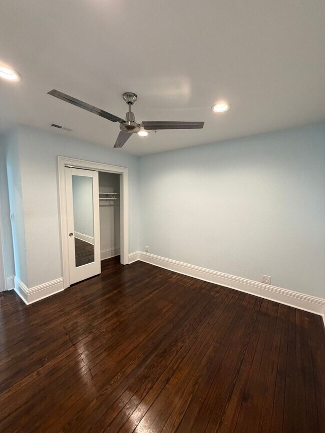 Building Photo - Modern Apartment Downtown Washington