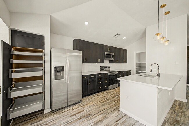 Building Photo - 4812 E Gary St