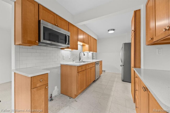 Building Photo - 4516 Robinwood Ave