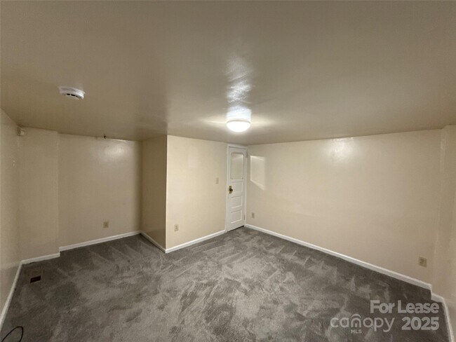 Building Photo - 1433 Pecan Ave