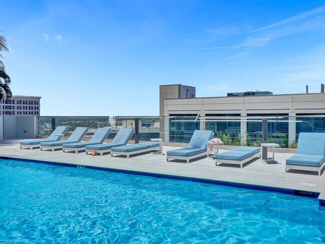 Building Photo - 100 E Las Olas Blvd