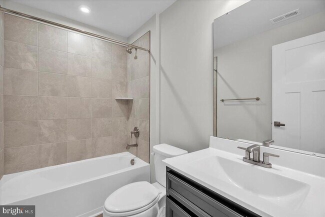 Building Photo - 76 SAND HILLS Dr