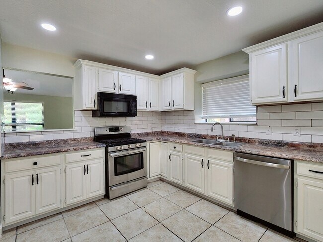 Building Photo - 11703 Lorene Ave