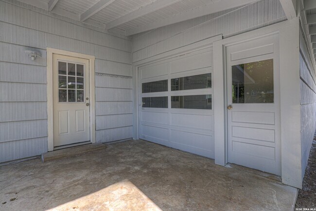 Building Photo - 146 Cardinal Dr