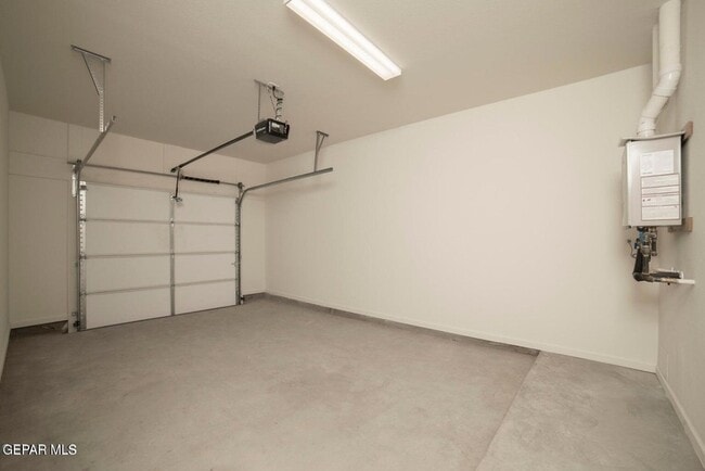Building Photo - 1060 Hoppas St
