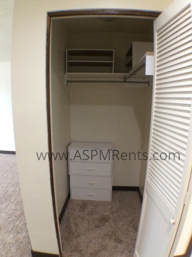Building Photo - 1 bed, 1 bath, pool
