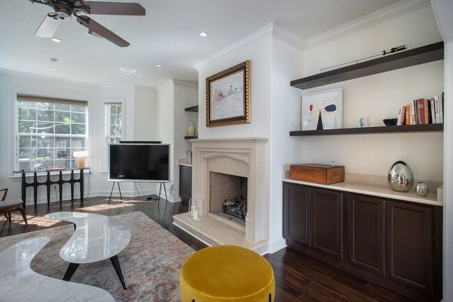 Building Photo - 2 Story, 2 Bed/2.5 Bath, Pool Home Plus Office in Altaloma Heights AVAILABLE NOW!