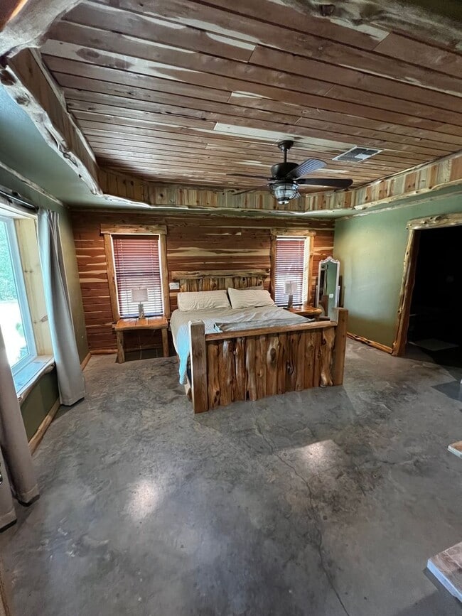 Building Photo - 1049 County Rd