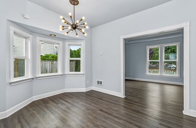 Building Photo - 127 Lincoln Ave