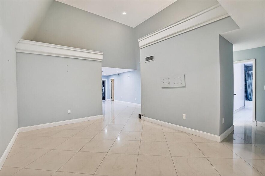 Building Photo - 9430 SW 49th St