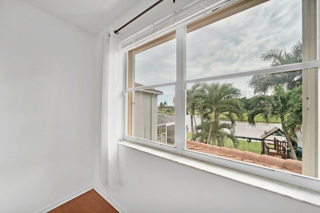 Building Photo - 5878 Bay Hill Cir