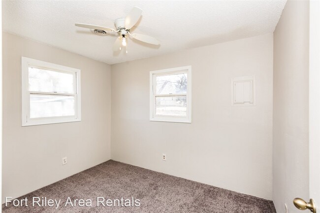Building Photo - 3 br, 1 bath House - 701 Plaza Dr