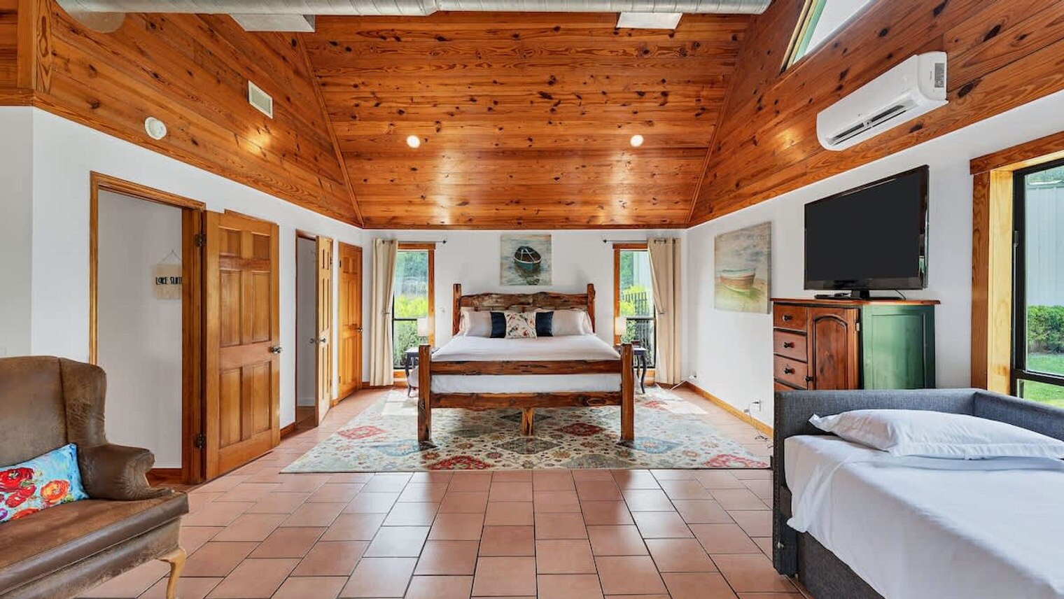 Building Photo - 302 Shangrila Ln