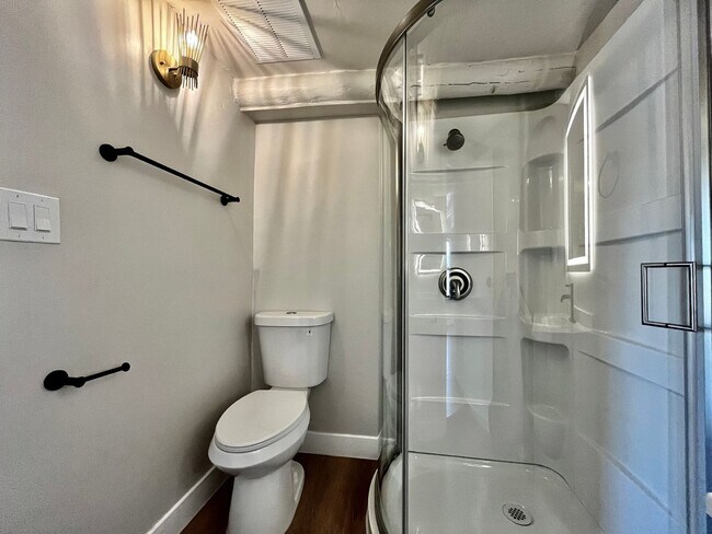 Building Photo - 422 Towner Ave NW