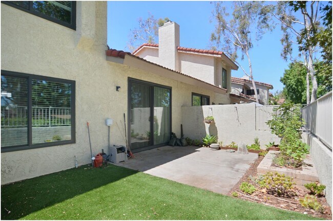 Building Photo - 2 Bedroom Condo In Malvern Creek!