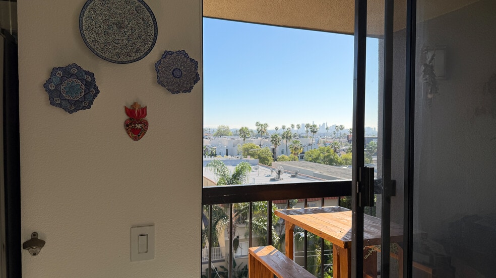 Building Photo - 7320 Hawthorn Ave