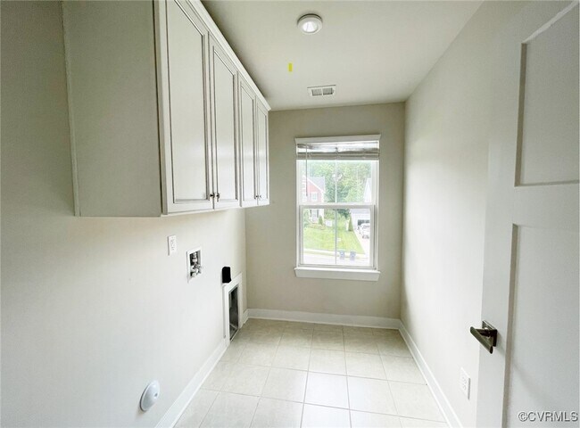 Building Photo - 6331 Sagamore Way