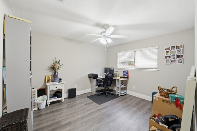 Building Photo - 1306 Carriage Dr