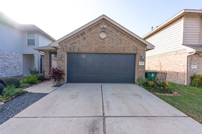 Primary Photo - 10706 Plum Dale Way
