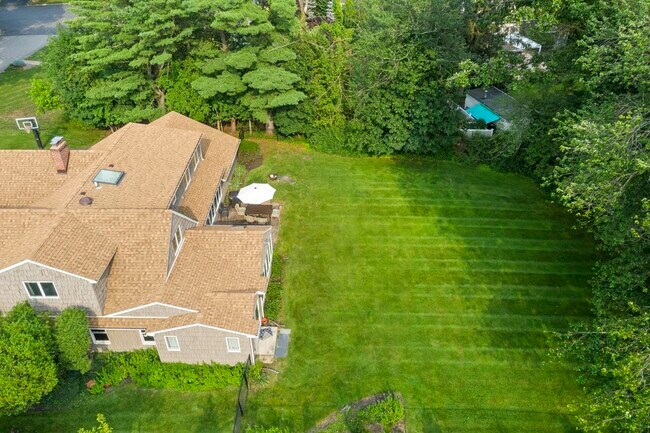 Building Photo - 926 Norgate Dr